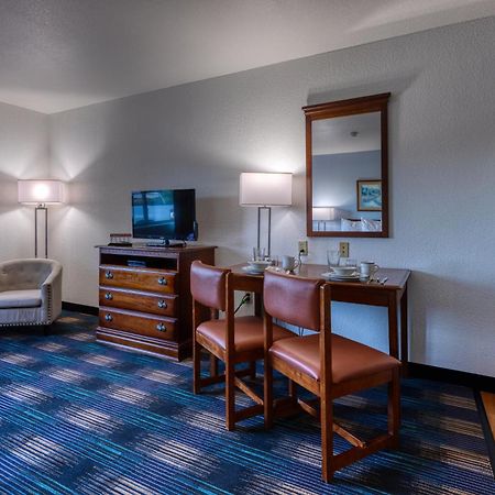 All Towne Suites Saint Robert Exterior foto