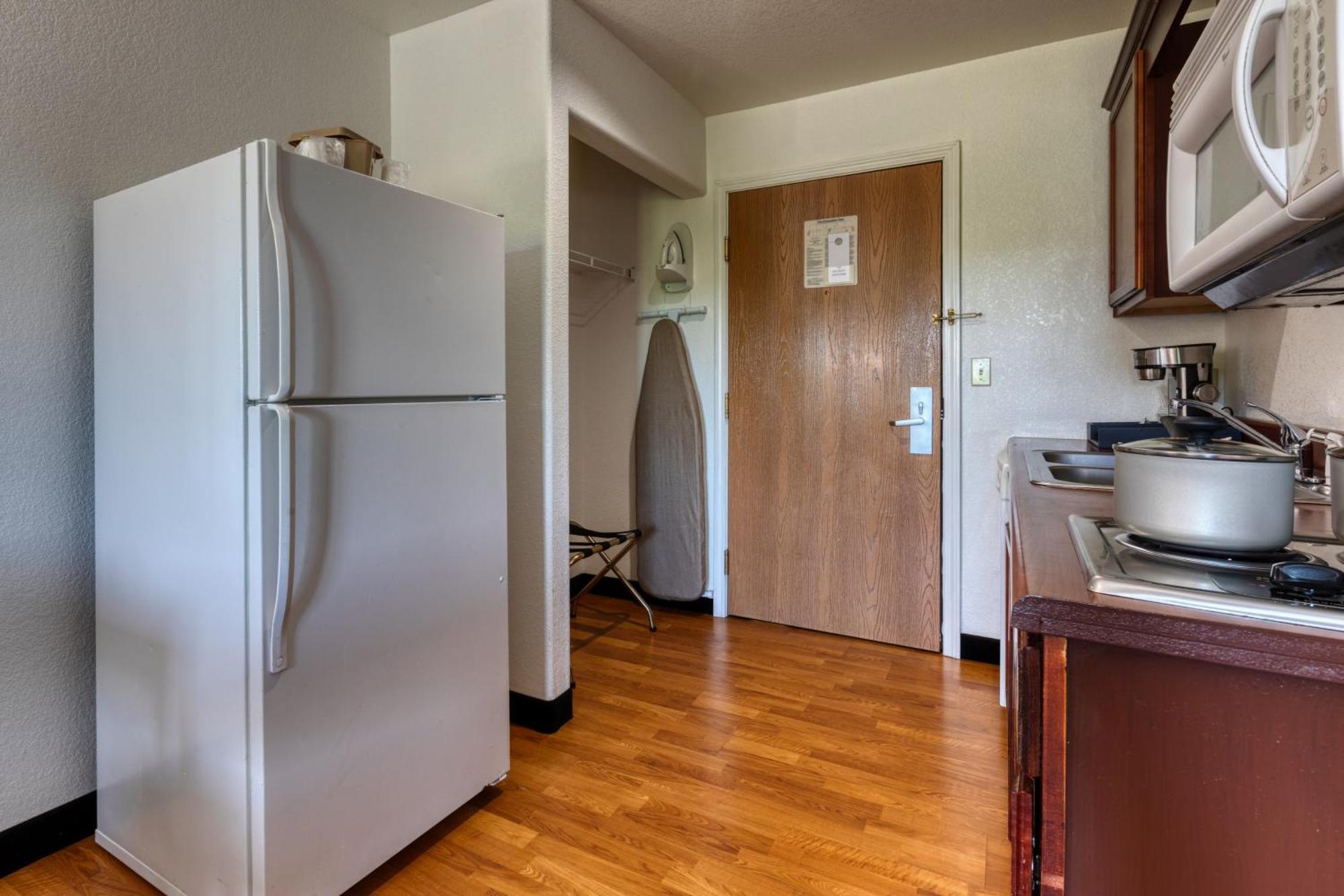 All Towne Suites Saint Robert Exterior foto