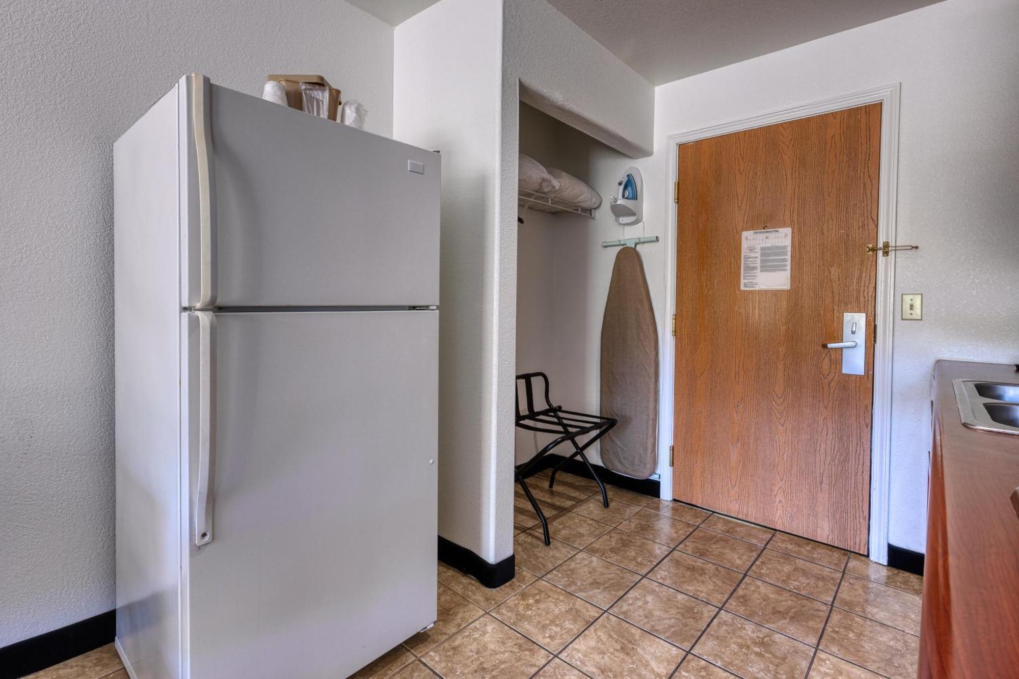 All Towne Suites Saint Robert Exterior foto