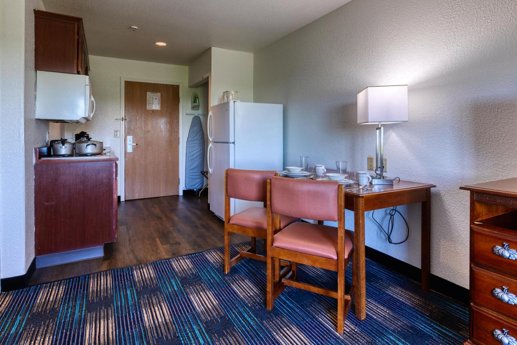 All Towne Suites Saint Robert Exterior foto